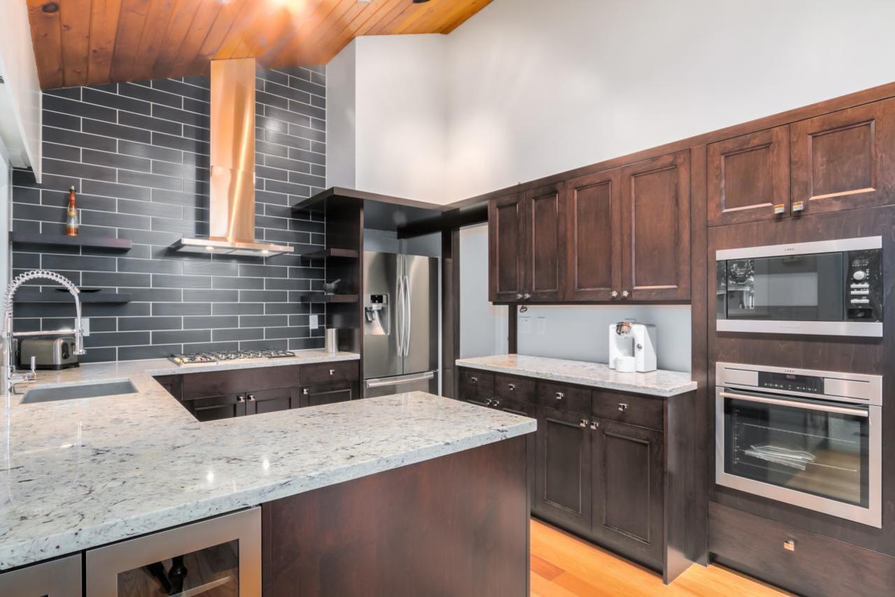 10 at 4140  Drive, Dollarton, North Vancouver 10 at 4140  Drive, Dollarton, North Vancouver