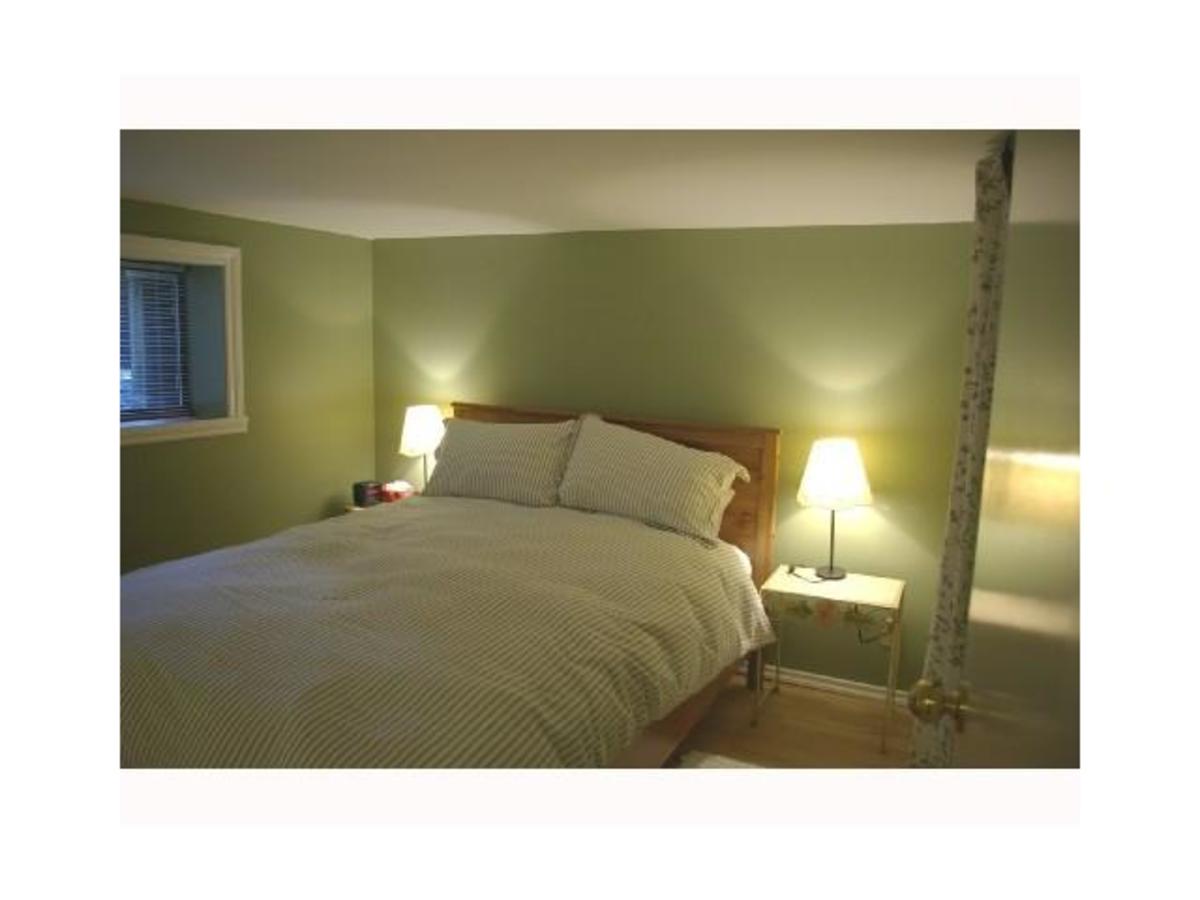10 at 1720 Deep Cove Rd, Deep Cove, North Vancouver 10 at 1720 Deep Cove Rd, Deep Cove, North Vancouver