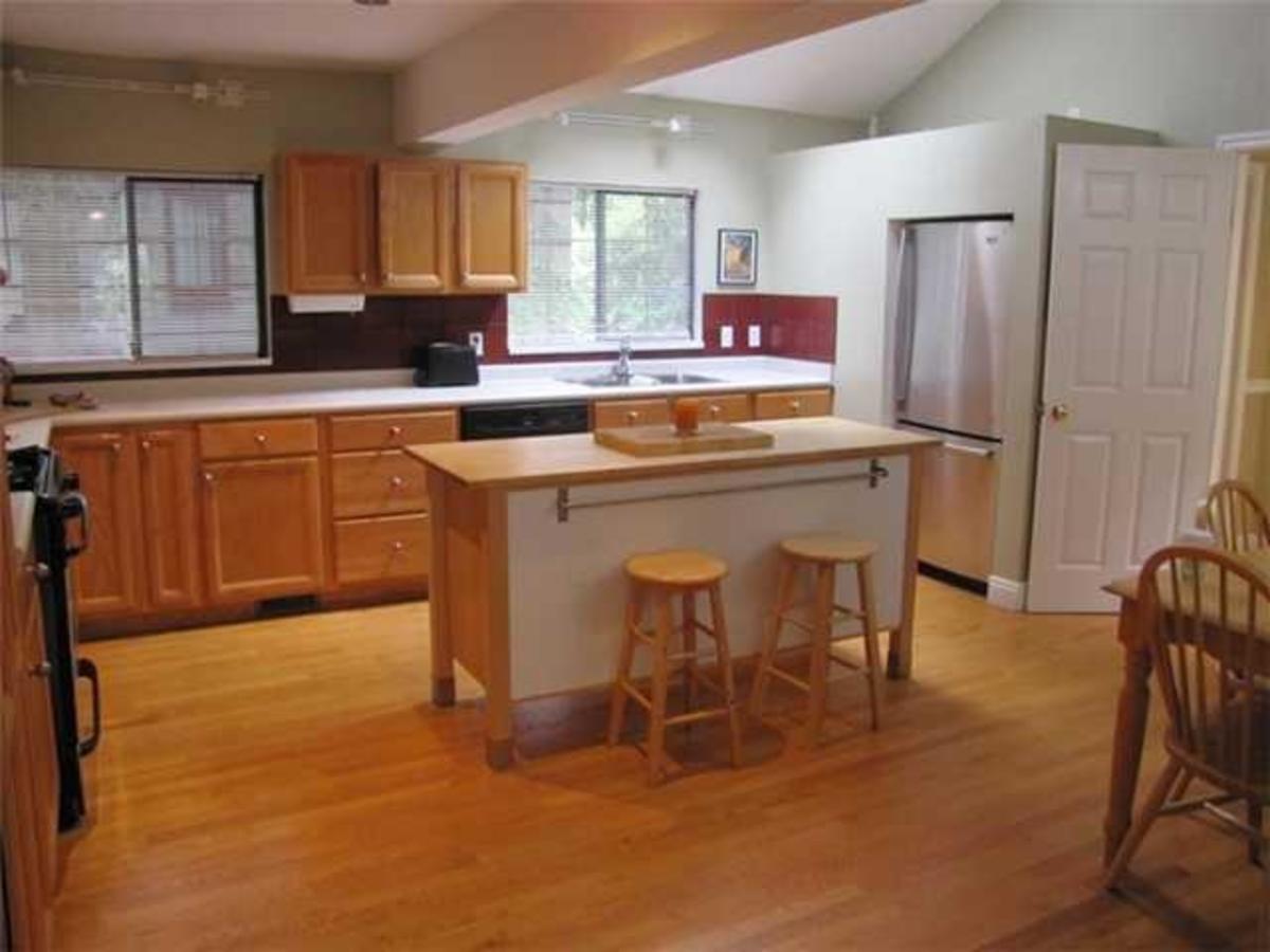 5 at 1720 Deep Cove Rd, Deep Cove, North Vancouver 5 at 1720 Deep Cove Rd, Deep Cove, North Vancouver