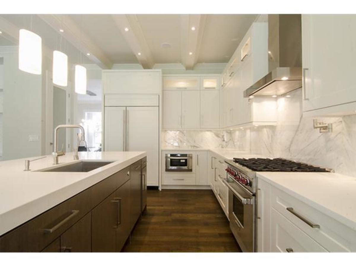 10 at 932 Handsworth Rd, Canyon Heights, North Vancouver 10 at 932 Handsworth Rd, Canyon Heights, North Vancouver