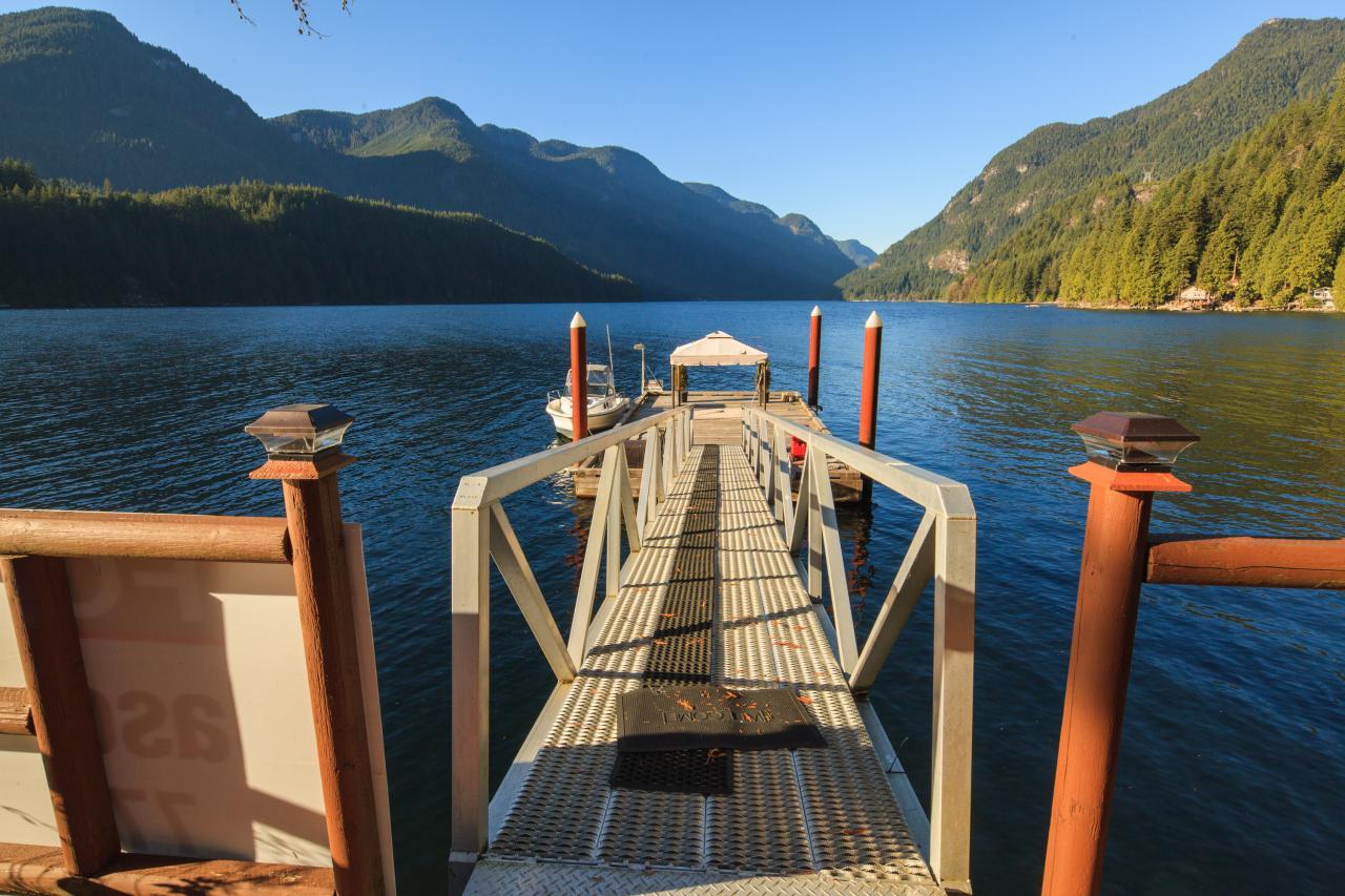 sutton_indian_river_retreat (3 of 25) at 9 E of Croker Island, Indian Arm, North Vancouver sutton_indian_river_retreat (3 of 25) at 9 E of Croker Island, Indian Arm, North Vancouver