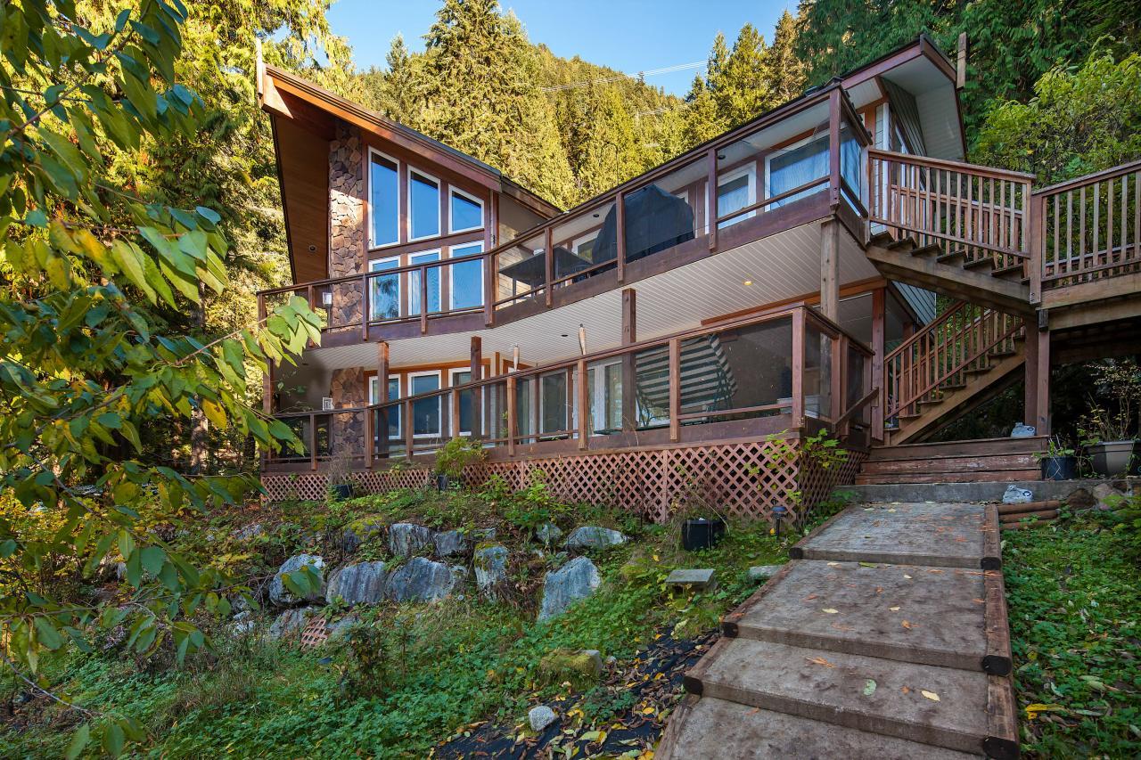 sutton_indian_river_retreat (9 of 25) at 9 E of Croker Island, Indian Arm, North Vancouver sutton_indian_river_retreat (9 of 25) at 9 E of Croker Island, Indian Arm, North Vancouver