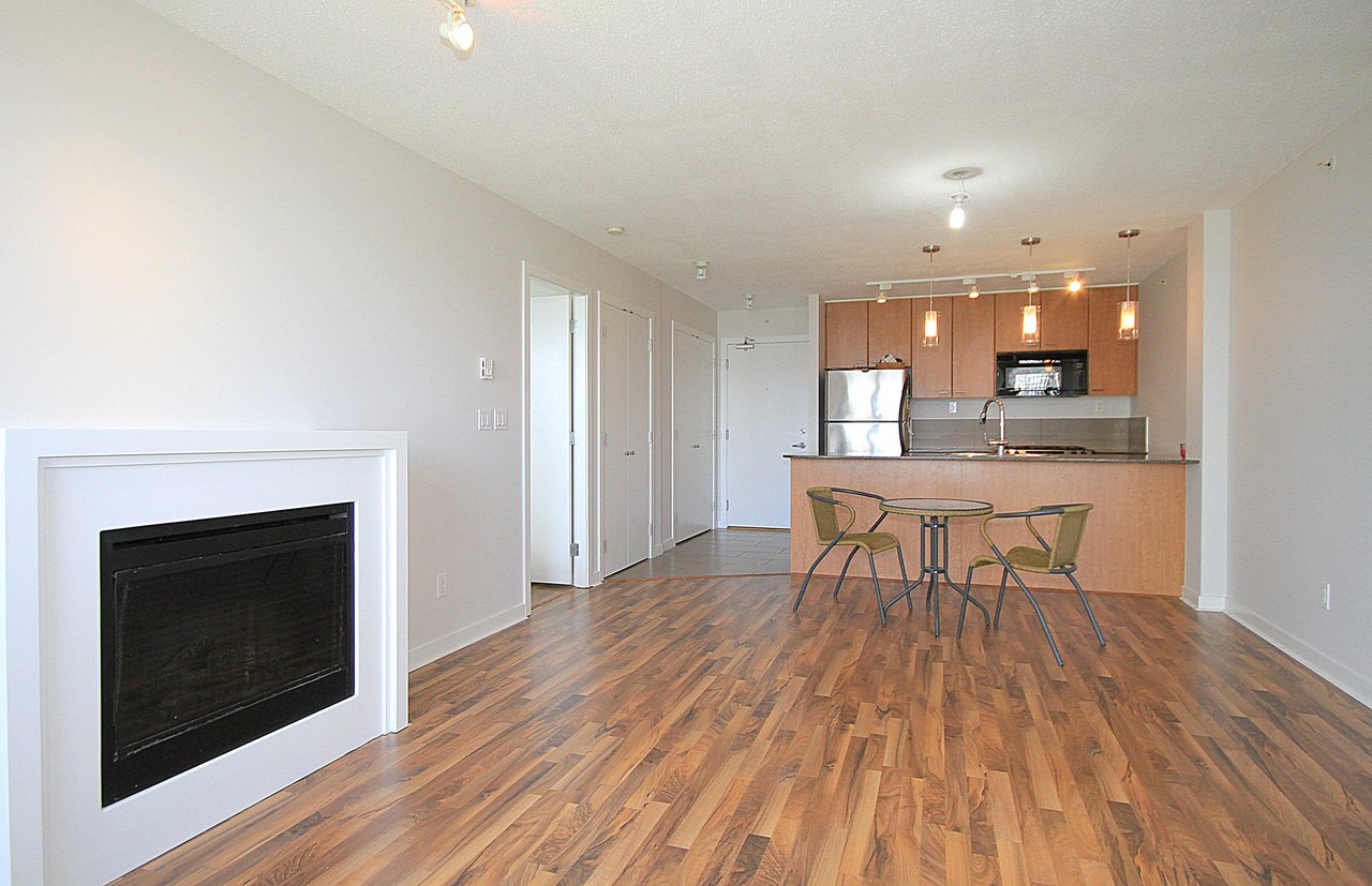 E140111 at 512 - 7063 Hall Ave E140111 at 512 - 7063 Hall Ave