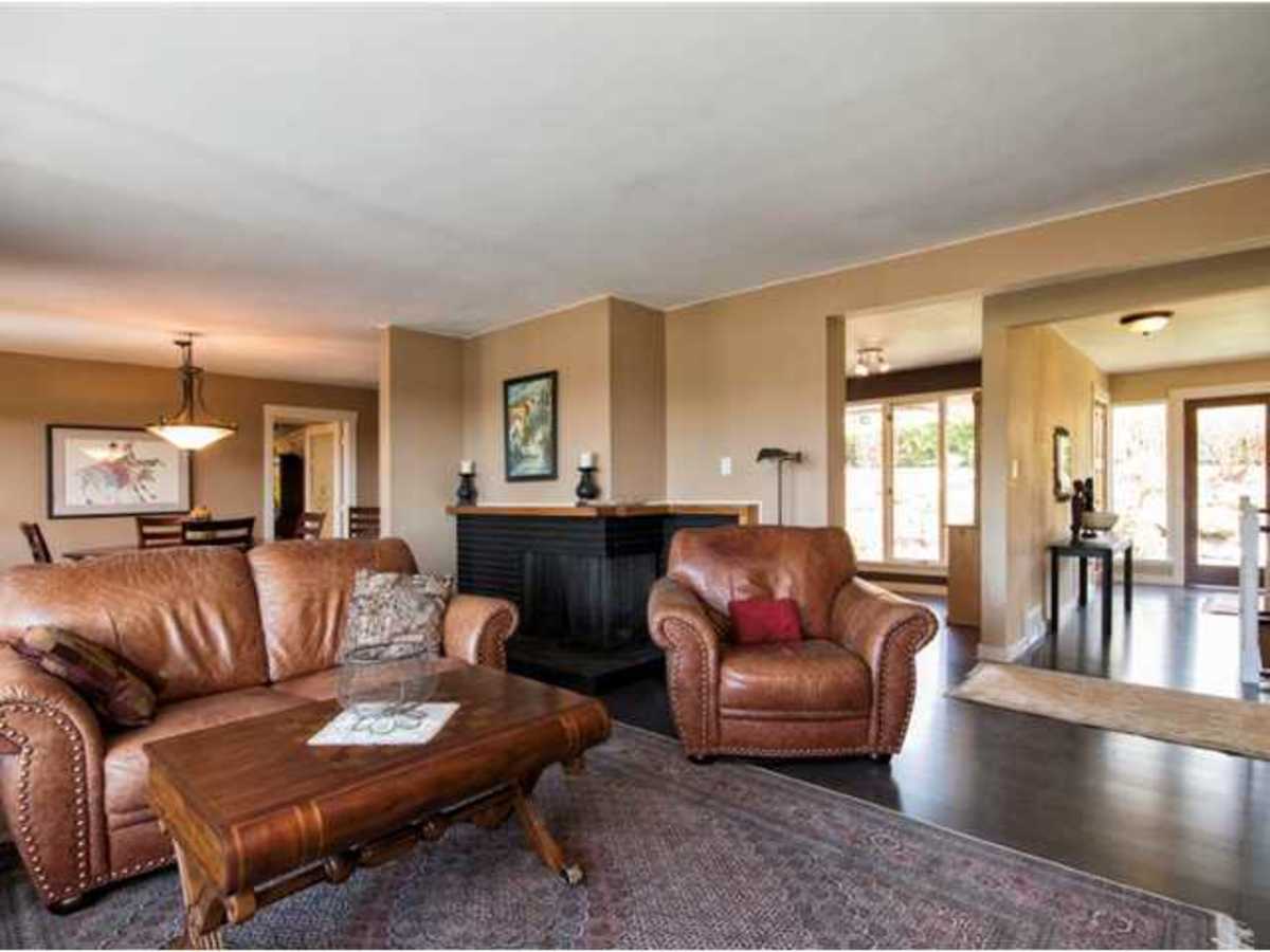 2 at 4495 Ruskin Place, Canyon Heights, North Vancouver 2 at 4495 Ruskin Place, Canyon Heights, North Vancouver
