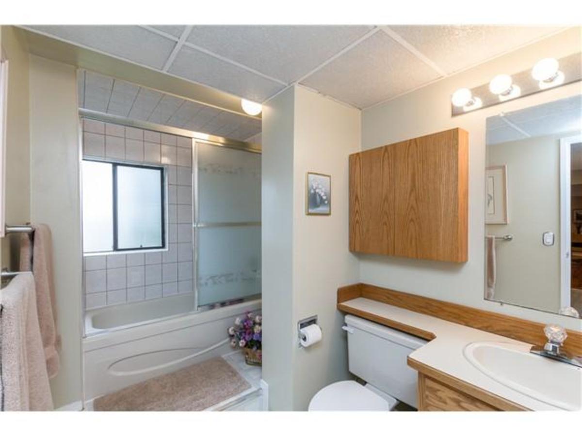 17 at 2082 Concord Ave 17 at 2082 Concord Ave