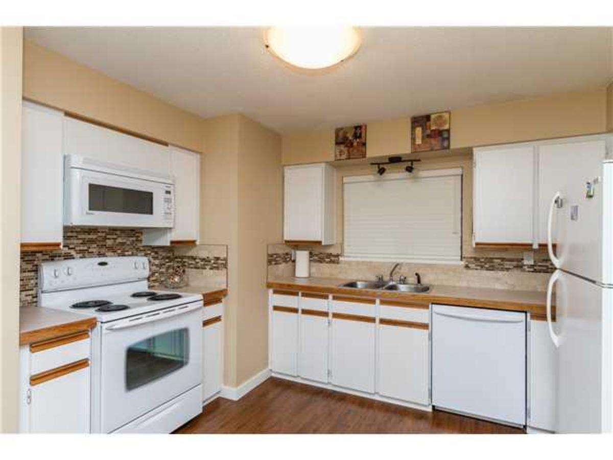 6 at 2082 Concord Ave 6 at 2082 Concord Ave