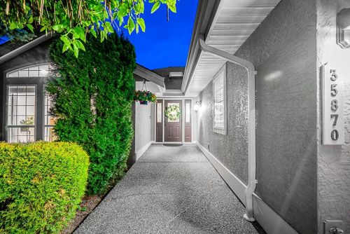 Entry at 35870 Regal Parkway Drive, Abbotsford East, Abbotsford Entry at 35870 Regal Parkway Drive, Abbotsford East, Abbotsford