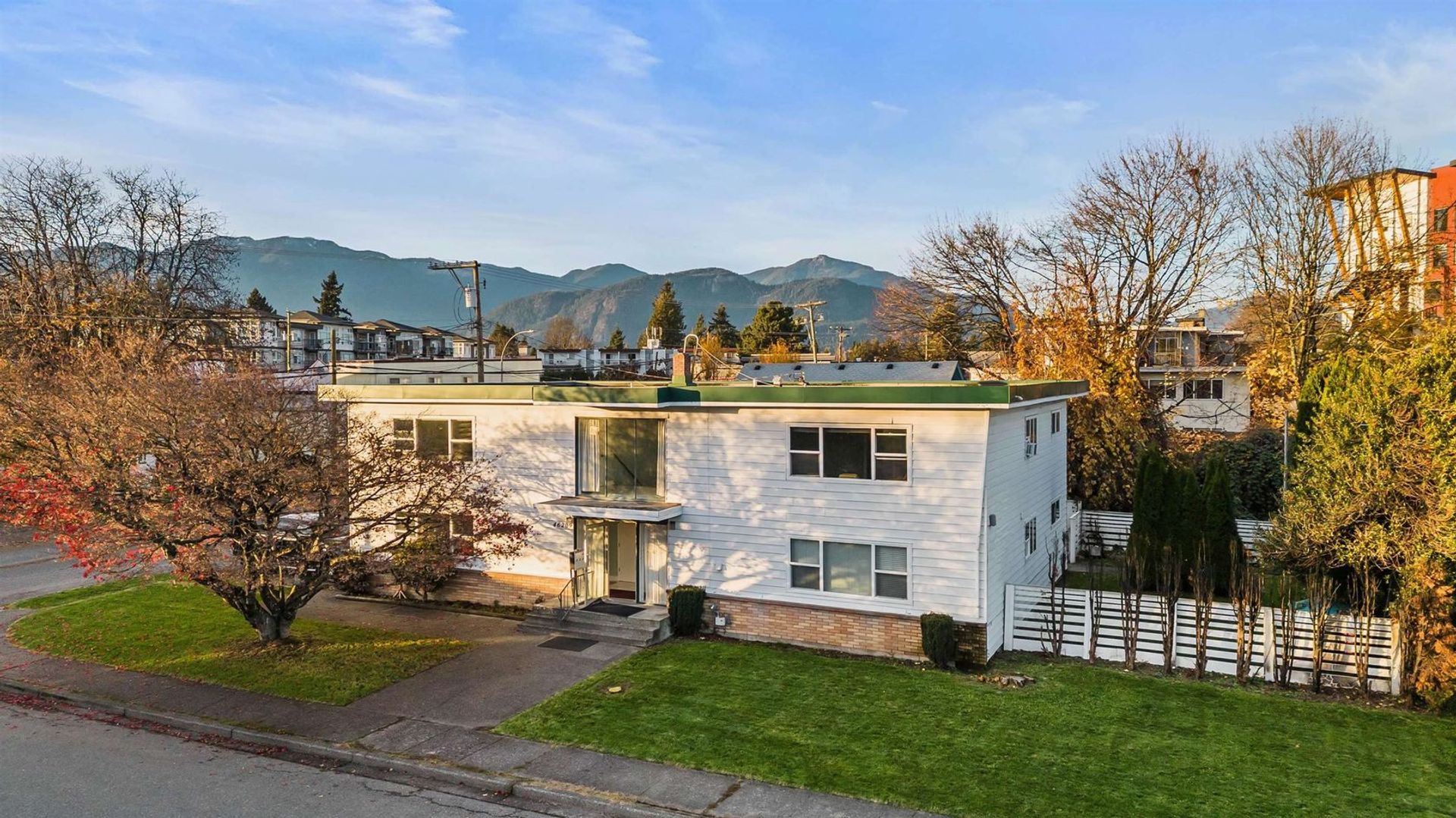 46209 Maple Avenue, Chilliwack Proper East, Chilliwack photo number 1 46209 Maple Avenue, Chilliwack Proper East, Chilliwack photo number 1