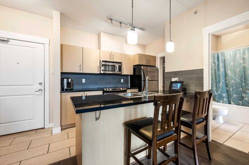  at 402 - 33546 Holland Avenue, Central Abbotsford, Abbotsford