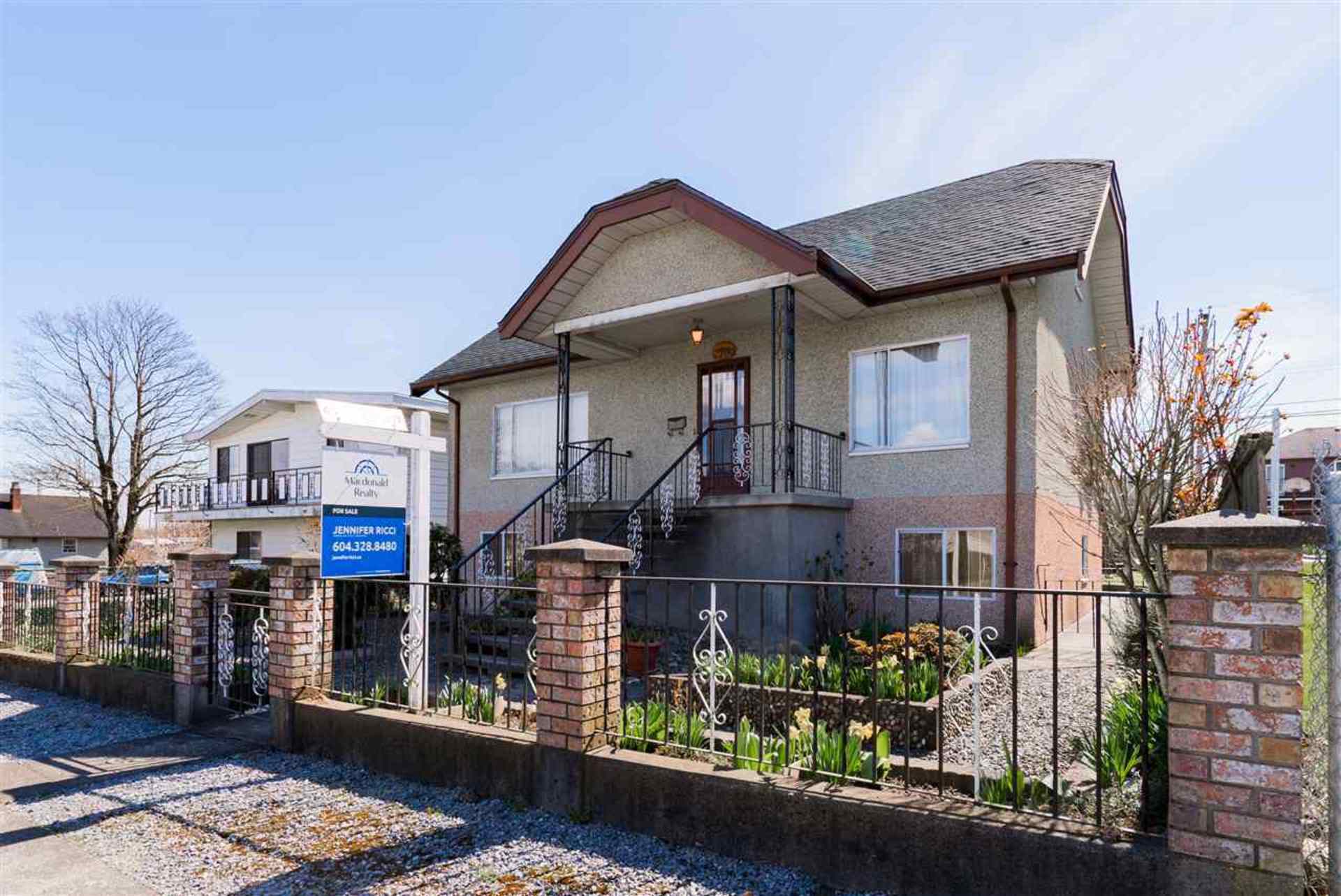 2786-dundas-street-hastings-east-vancouver-east-02 at 2786 Dundas Street, Hastings East, Vancouver East