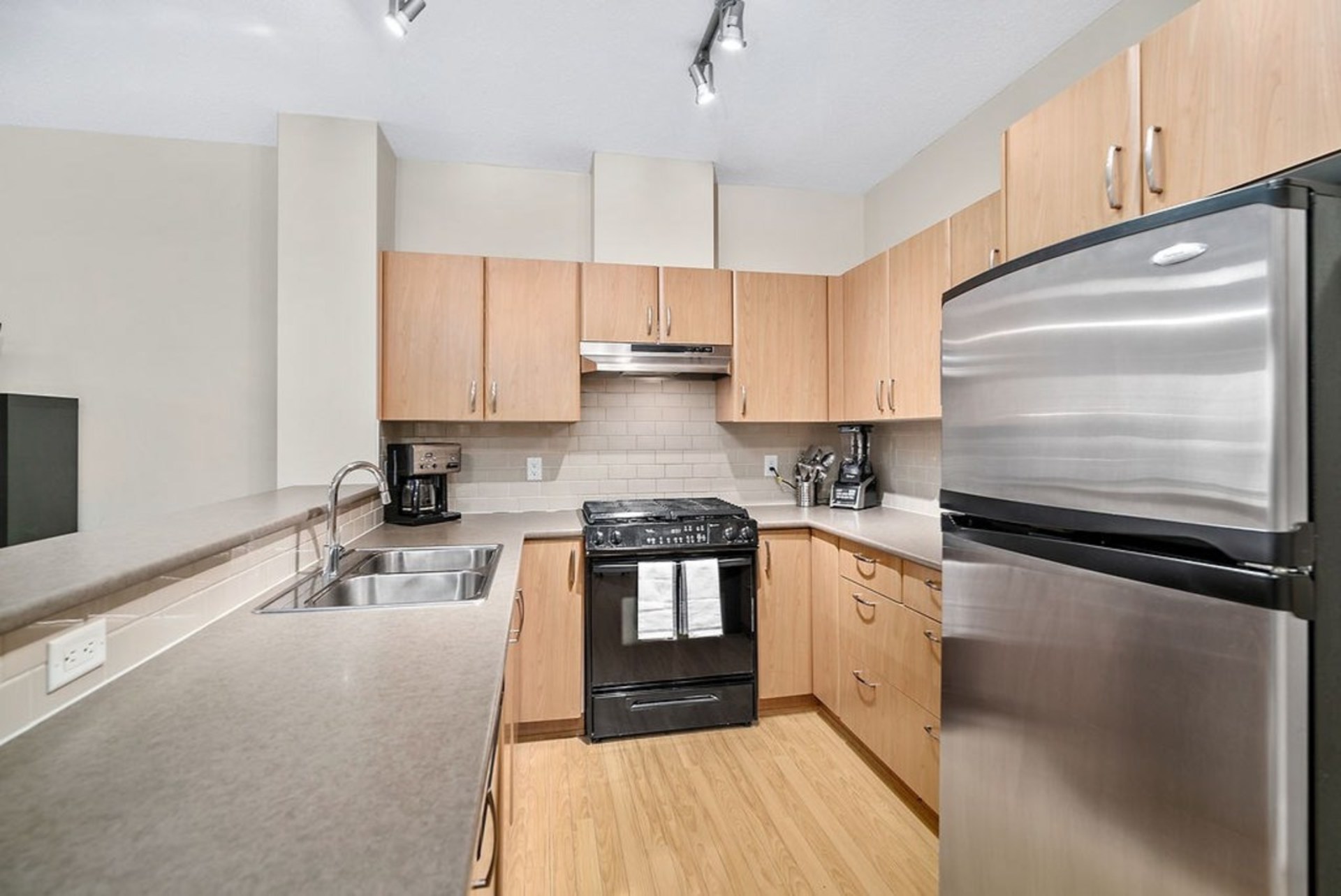 4723-dawson-street-brentwood-park-burnaby-north-03 at 402 - 4723 Dawson Street, Brentwood Park, Burnaby North