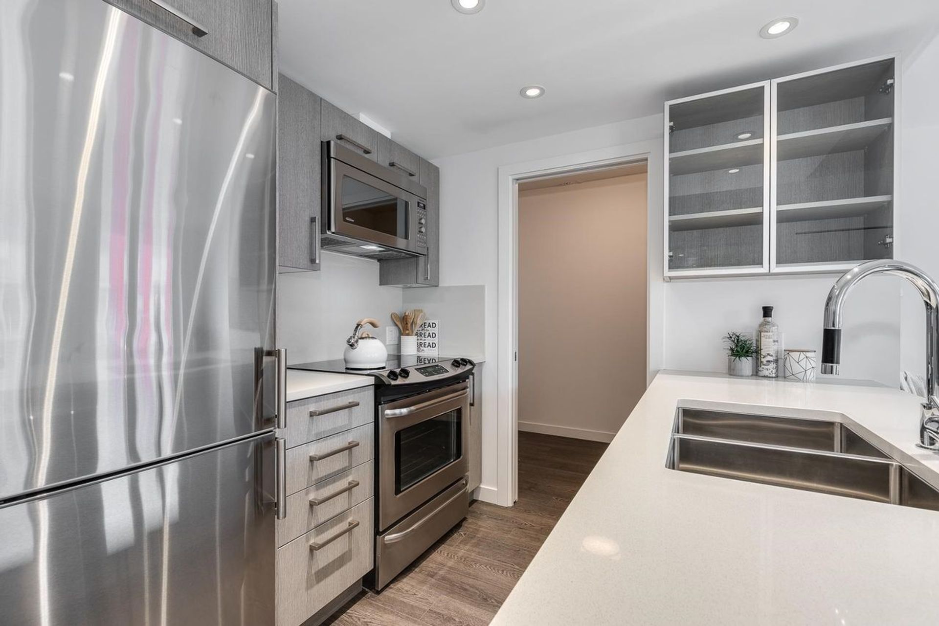 933-e-hastings-street-strathcona-vancouver-east-04 at 1005 - 933 E Hastings Street, Strathcona, Vancouver East