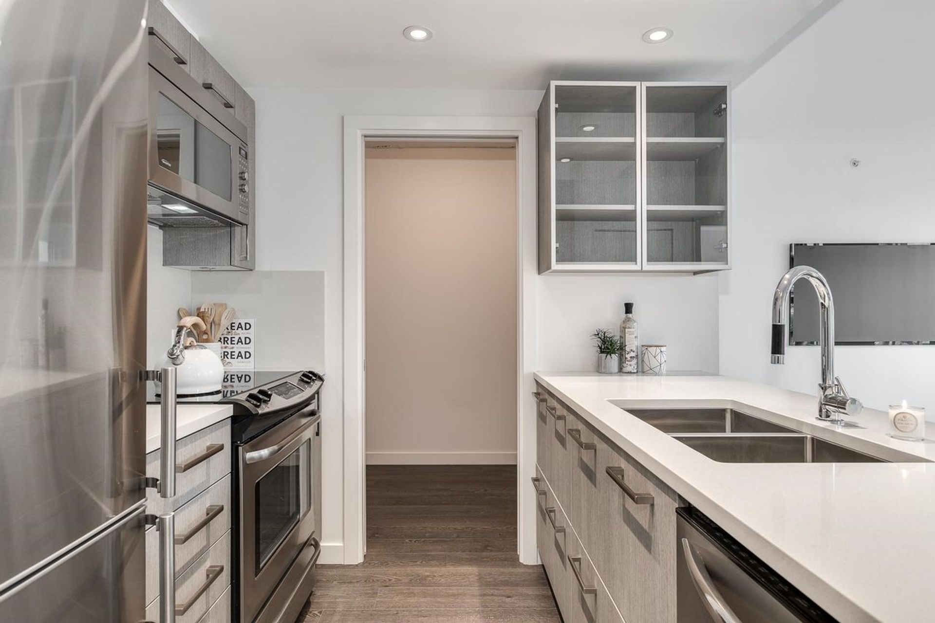 933-e-hastings-street-strathcona-vancouver-east-05 at 1005 - 933 E Hastings Street, Strathcona, Vancouver East