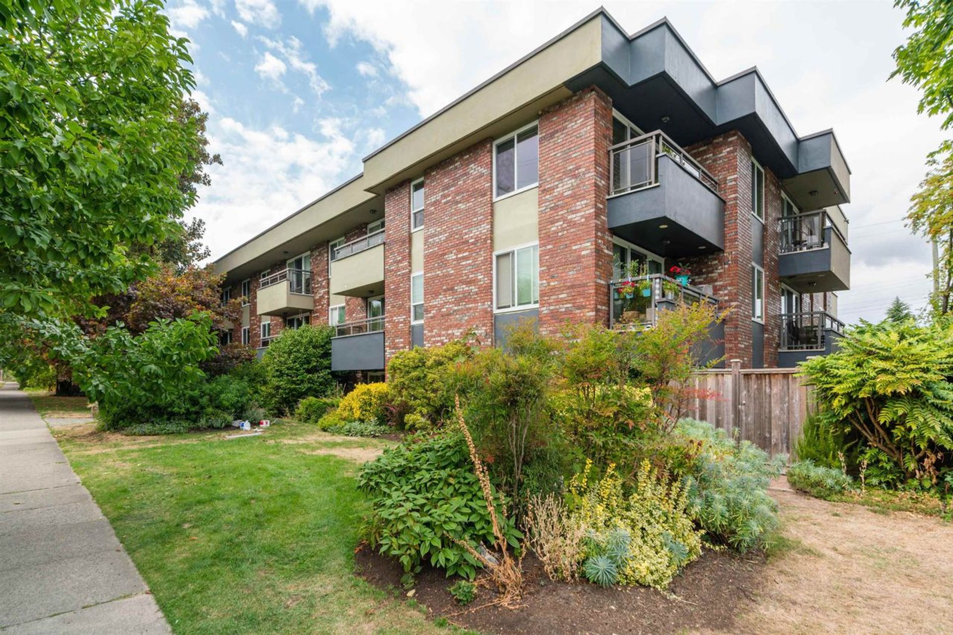 2211-w-5th-avenue-kitsilano-vancouver-west-30 at 107 - 2211 W 5th Avenue, Kitsilano, Vancouver West