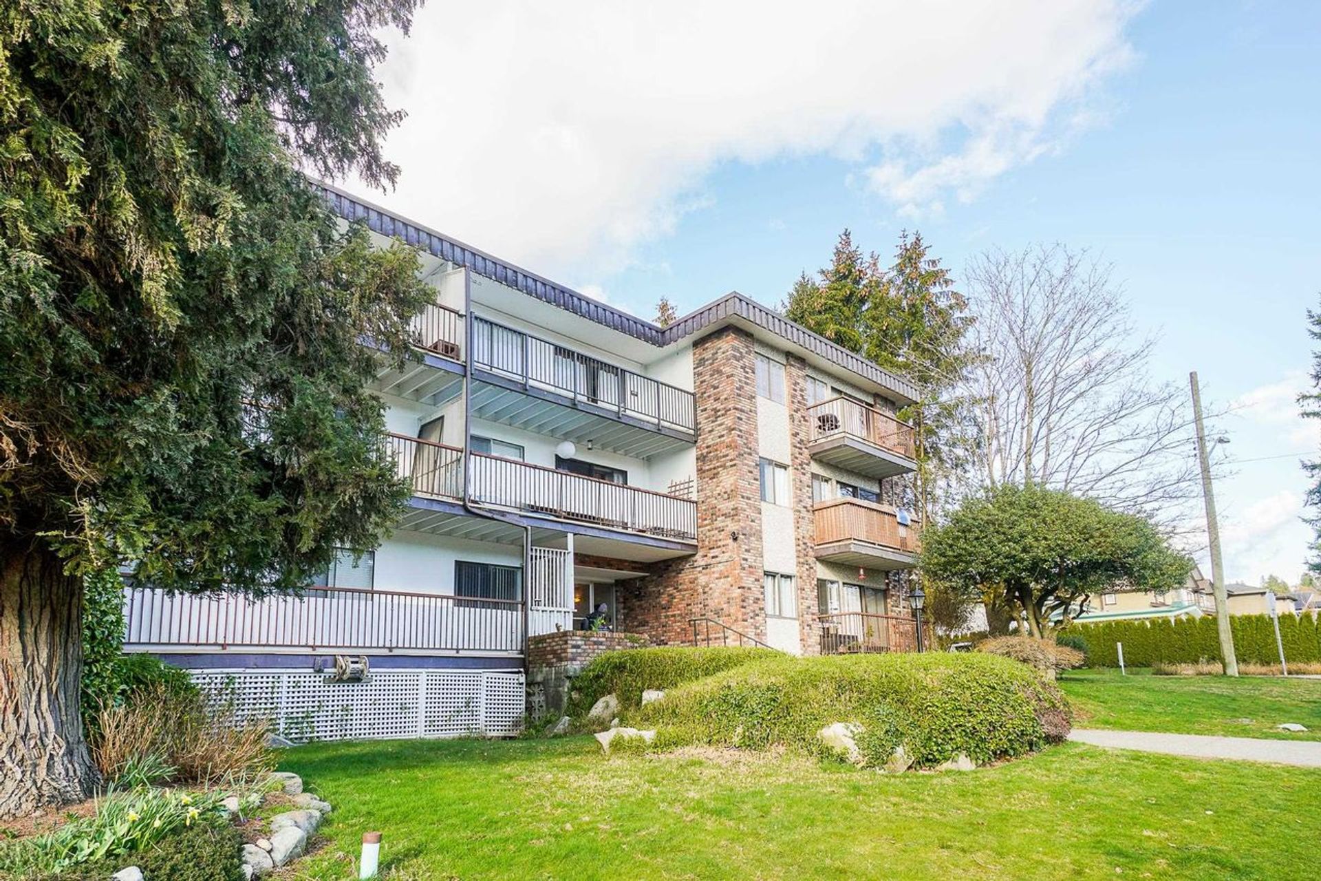 160-e-19th-street-central-lonsdale-north-vancouver-22 at 208 - 160 E 19th Street, Central Lonsdale, North Vancouver