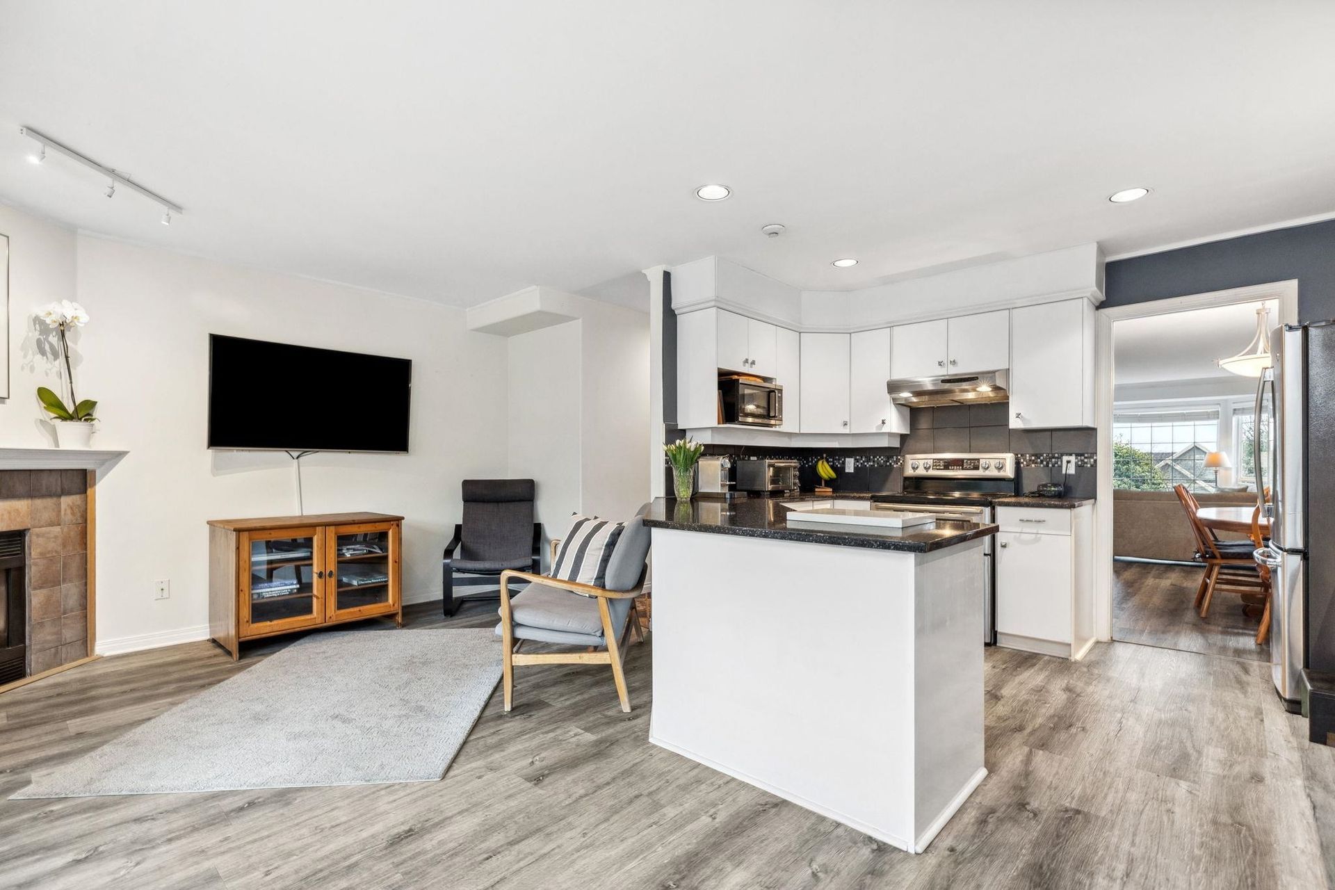 366-e-5th-street-lower-lonsdale-north-vancouver-08 at 366 E 5th Street, Lower Lonsdale, North Vancouver