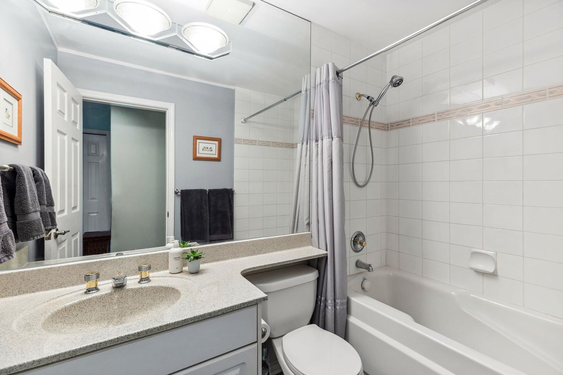 366-e-5th-street-lower-lonsdale-north-vancouver-19 at 366 E 5th Street, Lower Lonsdale, North Vancouver