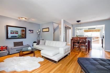 Lynn Valley | Townhome | Living Room  at 1530 Mcnair Drive, Lynn Valley, North Vancouver