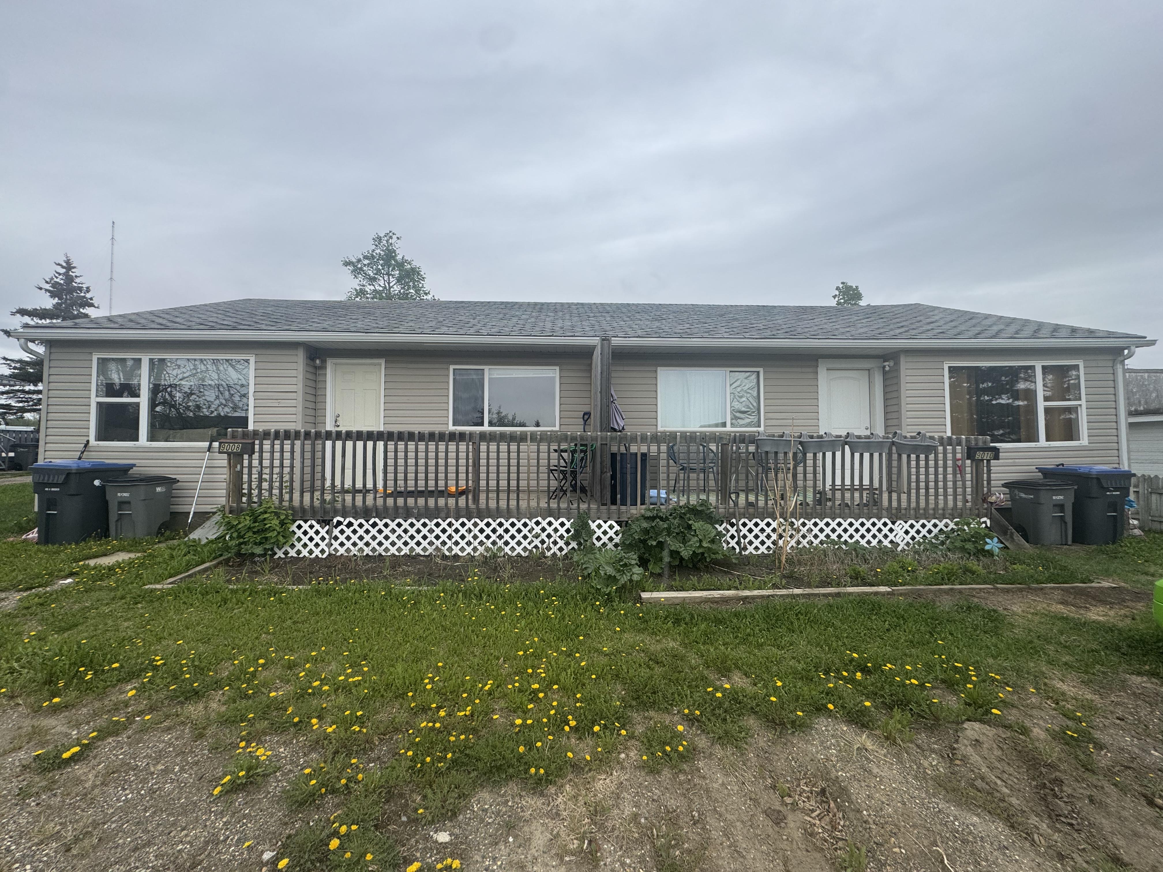 9008/9010 8 Street, Dawson Creek 