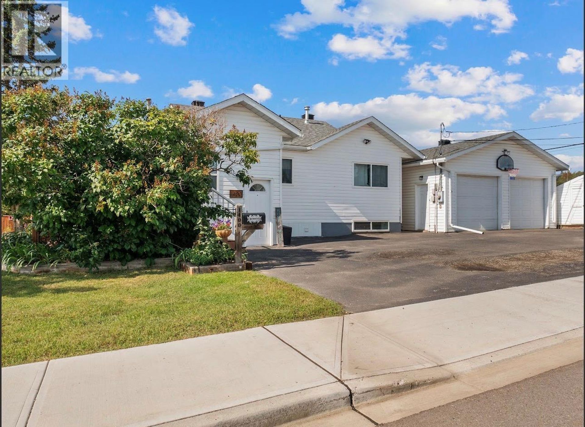 1400 96 Avenue, Dawson Creek 