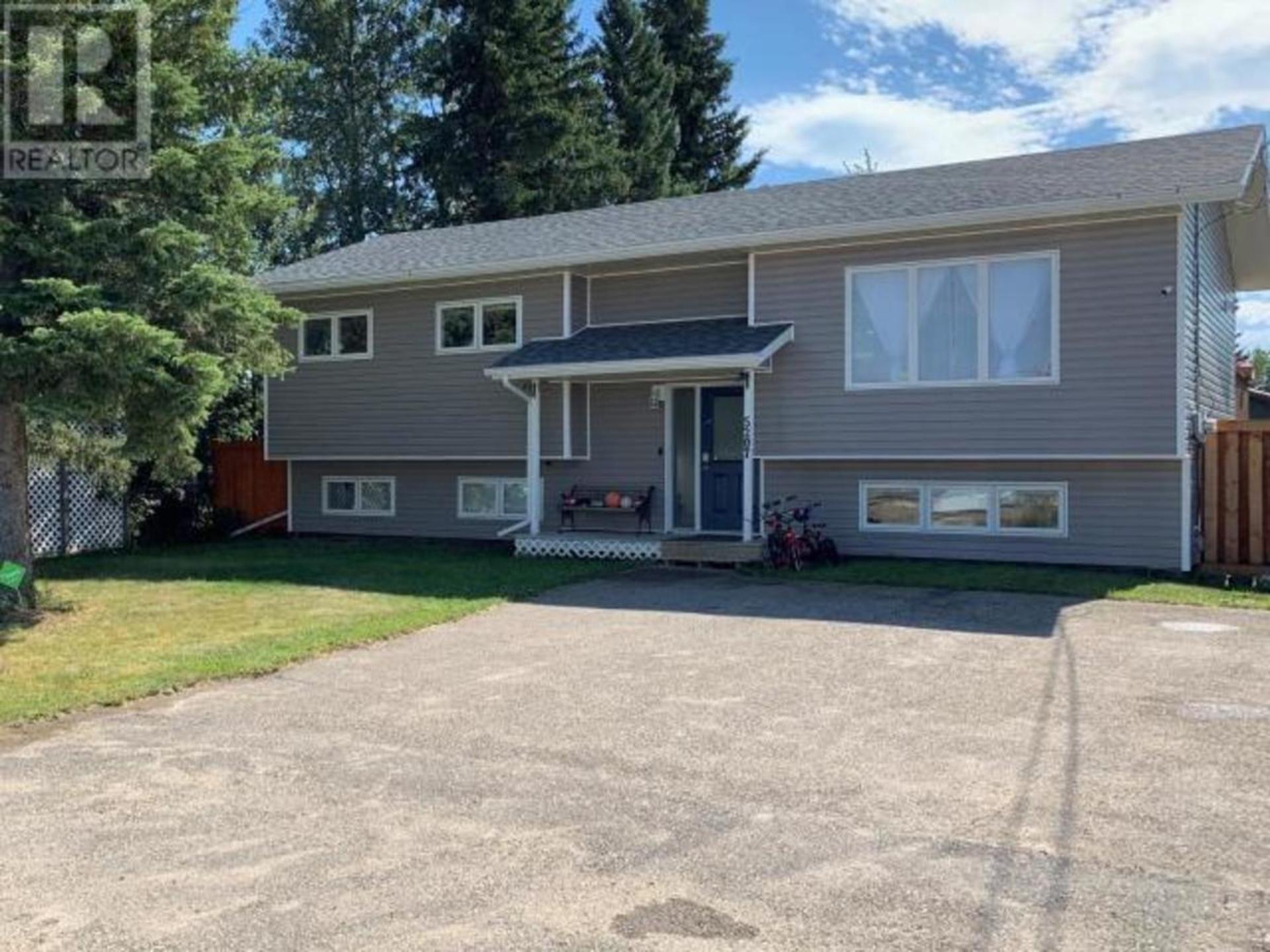 5207 52 Avenue, Pouce Coupe 