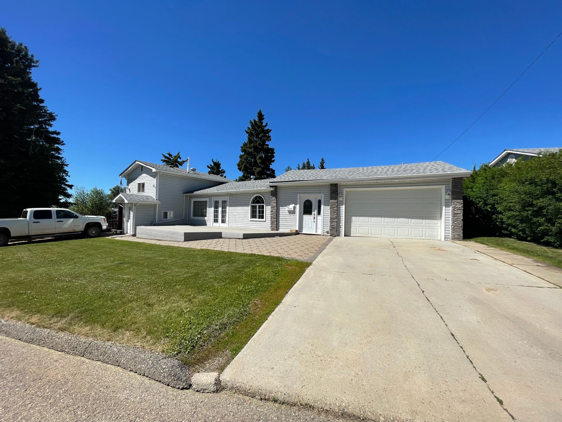 9045 Elwood Drive, Dawson Creek  by Jessica Kulla Personal Real Estate Corp 9045 Elwood Drive, Dawson Creek
