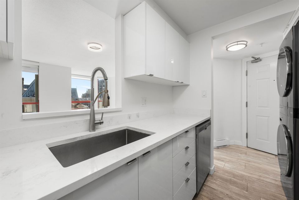 1401 - 811 Helmcken Street2