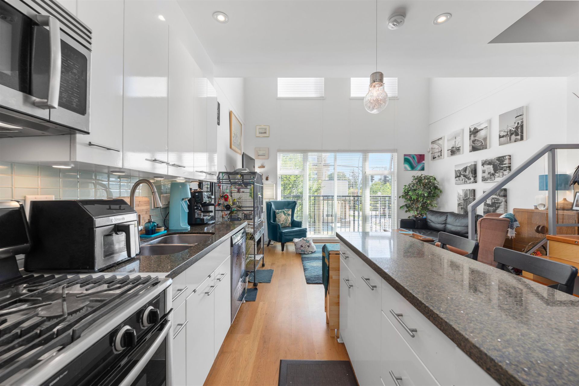 5 - 3993 Chatham Street photo