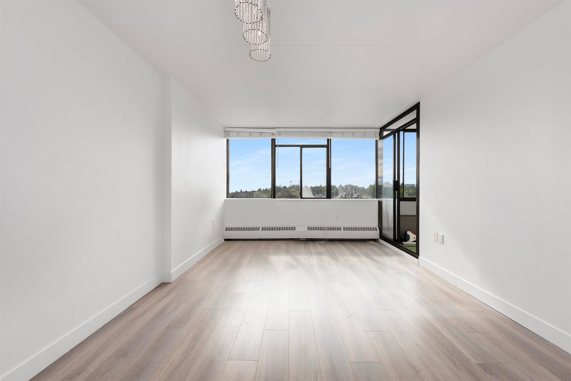 808 - 6651 Minoru Boulevard photo