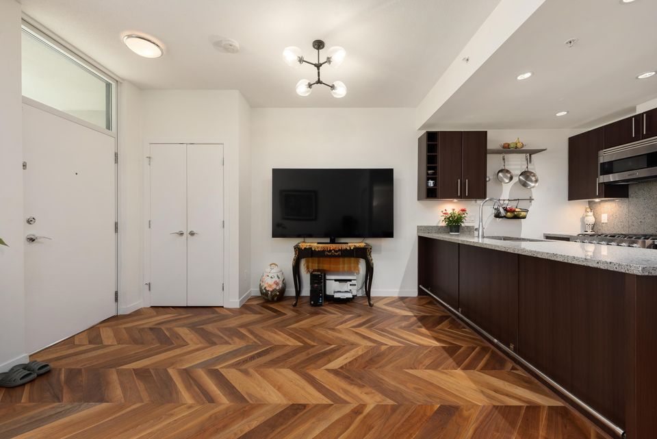 253 - 108 W 1st Avenue4