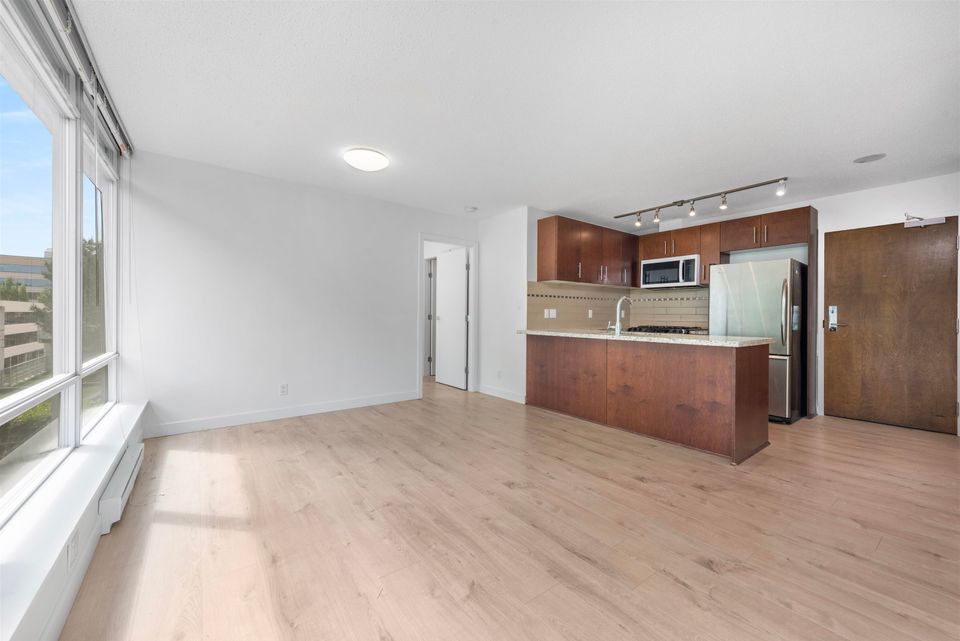 511 - 8280 Lansdowne Road4