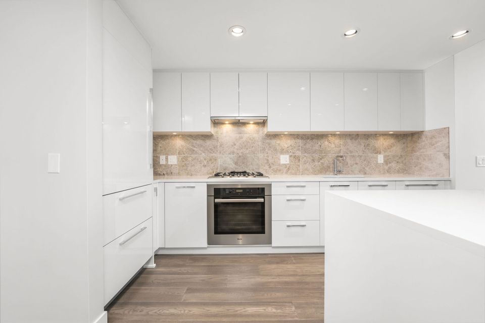 1303 - 5410 Shortcut Road4