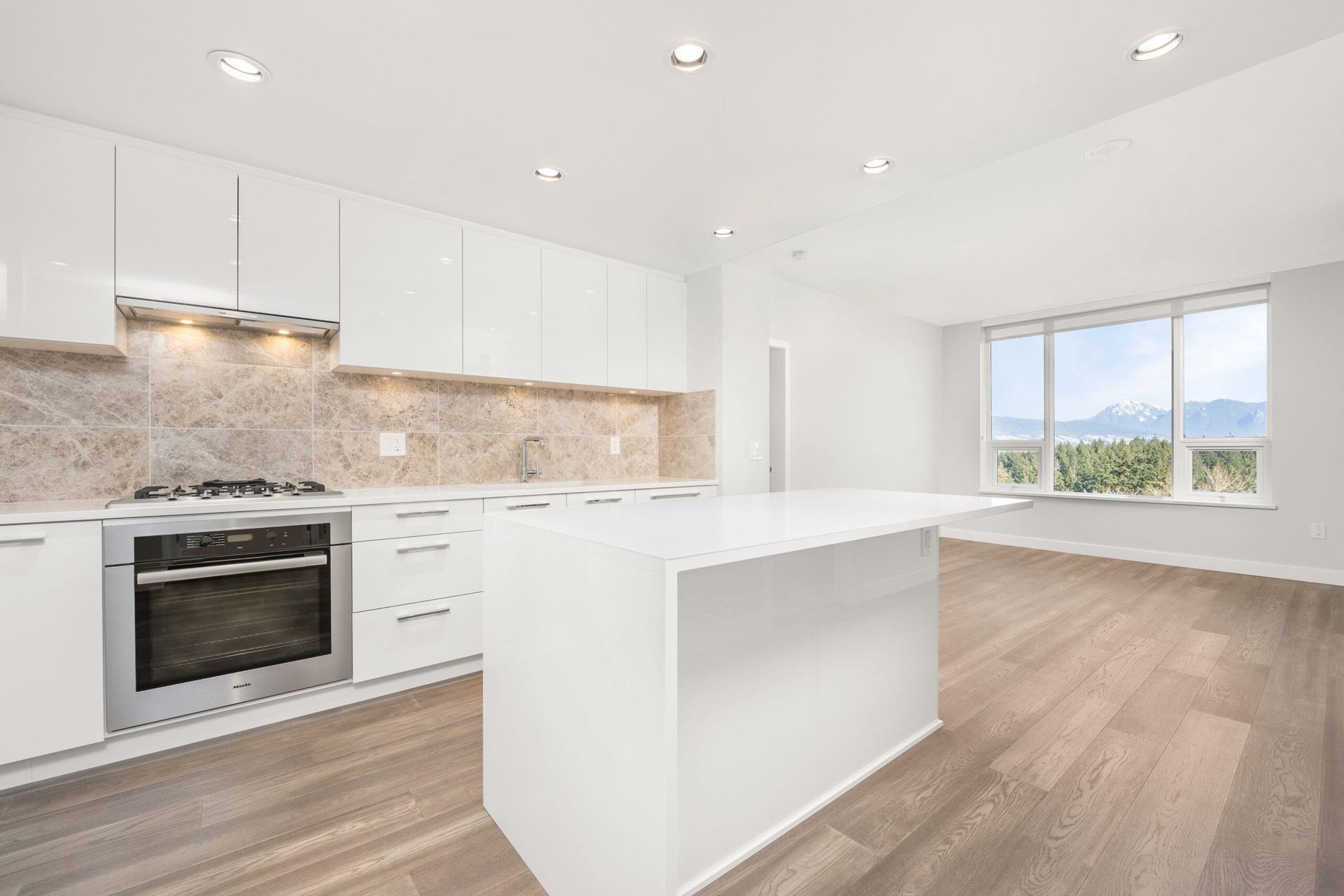 1303 - 5410 Shortcut Road photo