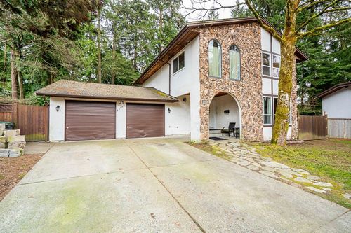 13985-tallon-place-bear-creek-green-timbers-surrey-02 at 13985 Tallon Place, Bear Creek Green Timbers, Surrey 13985-tallon-place-bear-creek-green-timbers-surrey-02 at 13985 Tallon Place, Bear Creek Green Timbers, Surrey