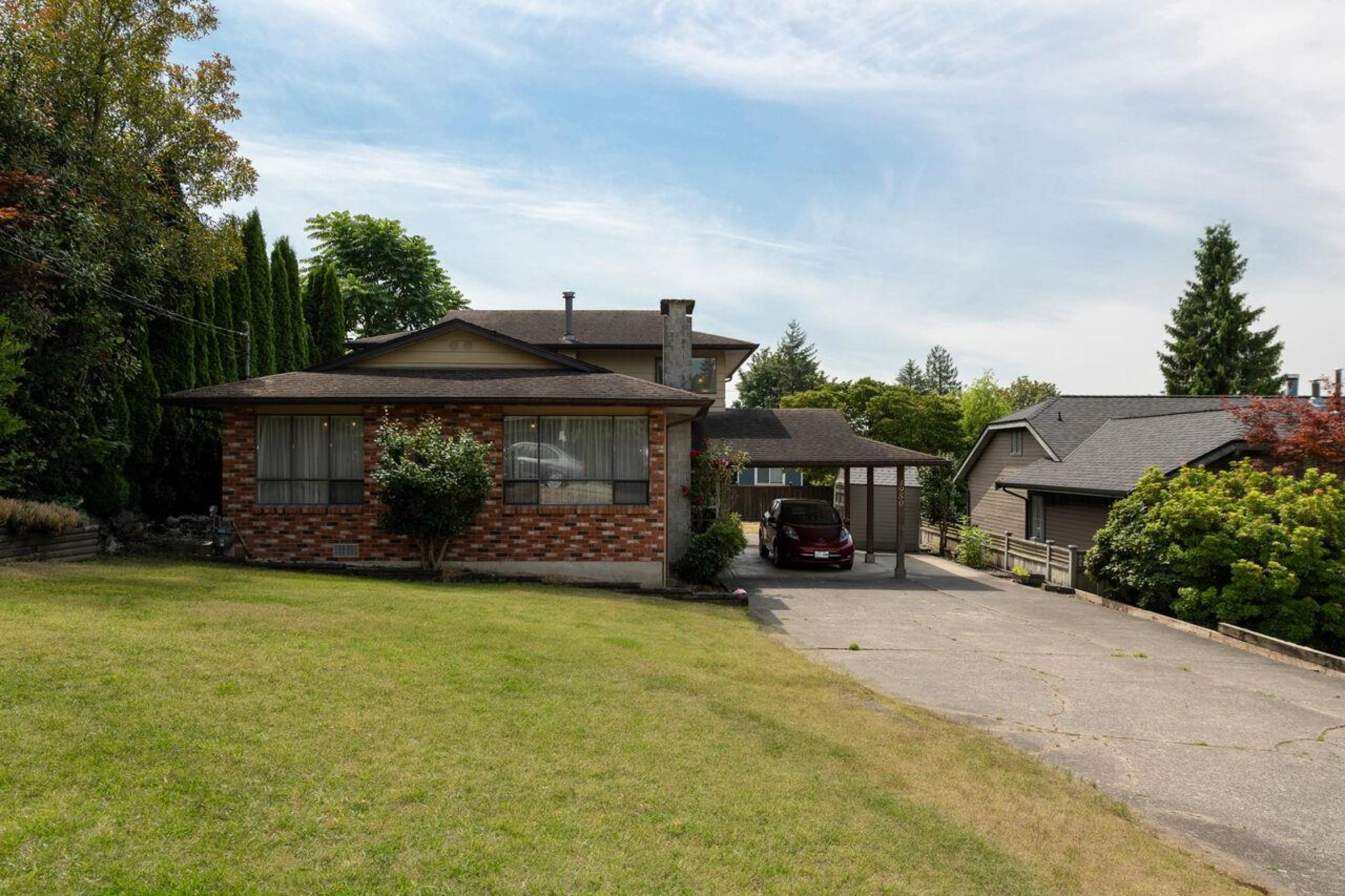 1950 Wiltshire Avenue, Cape Horn, Coquitlam 