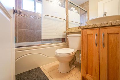 12.jpg of 2367 Pandora, Hastings, Vancouver East