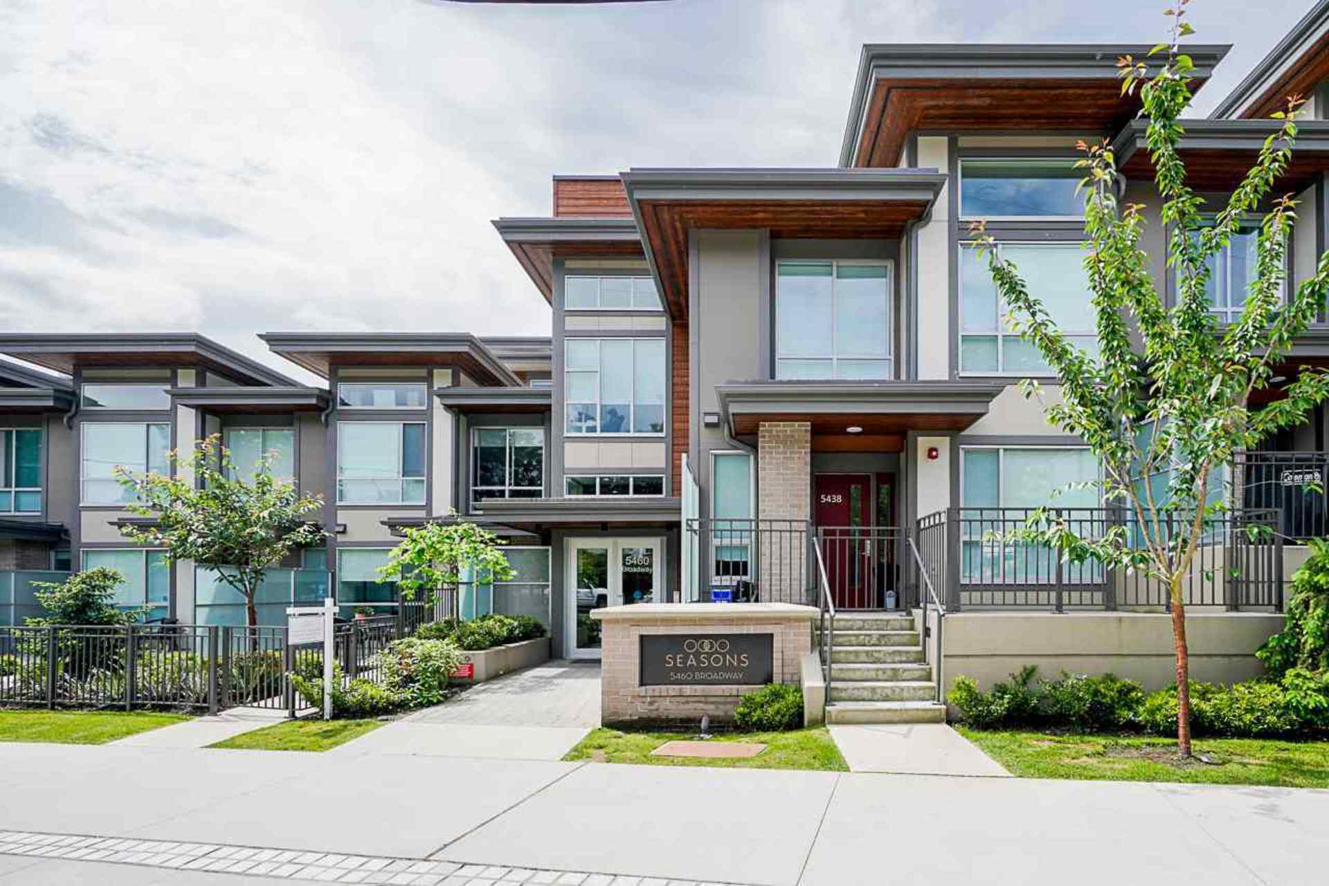 image of 404 - 5460 Broadway, Parkcrest, Burnaby North image of 404 - 5460 Broadway, Parkcrest, Burnaby North