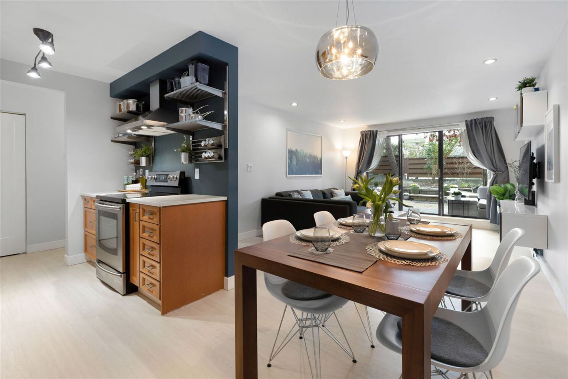 image of 103 - 725 Commercial Drive, Hastings, Vancouver East image of 103 - 725 Commercial Drive, Hastings, Vancouver East