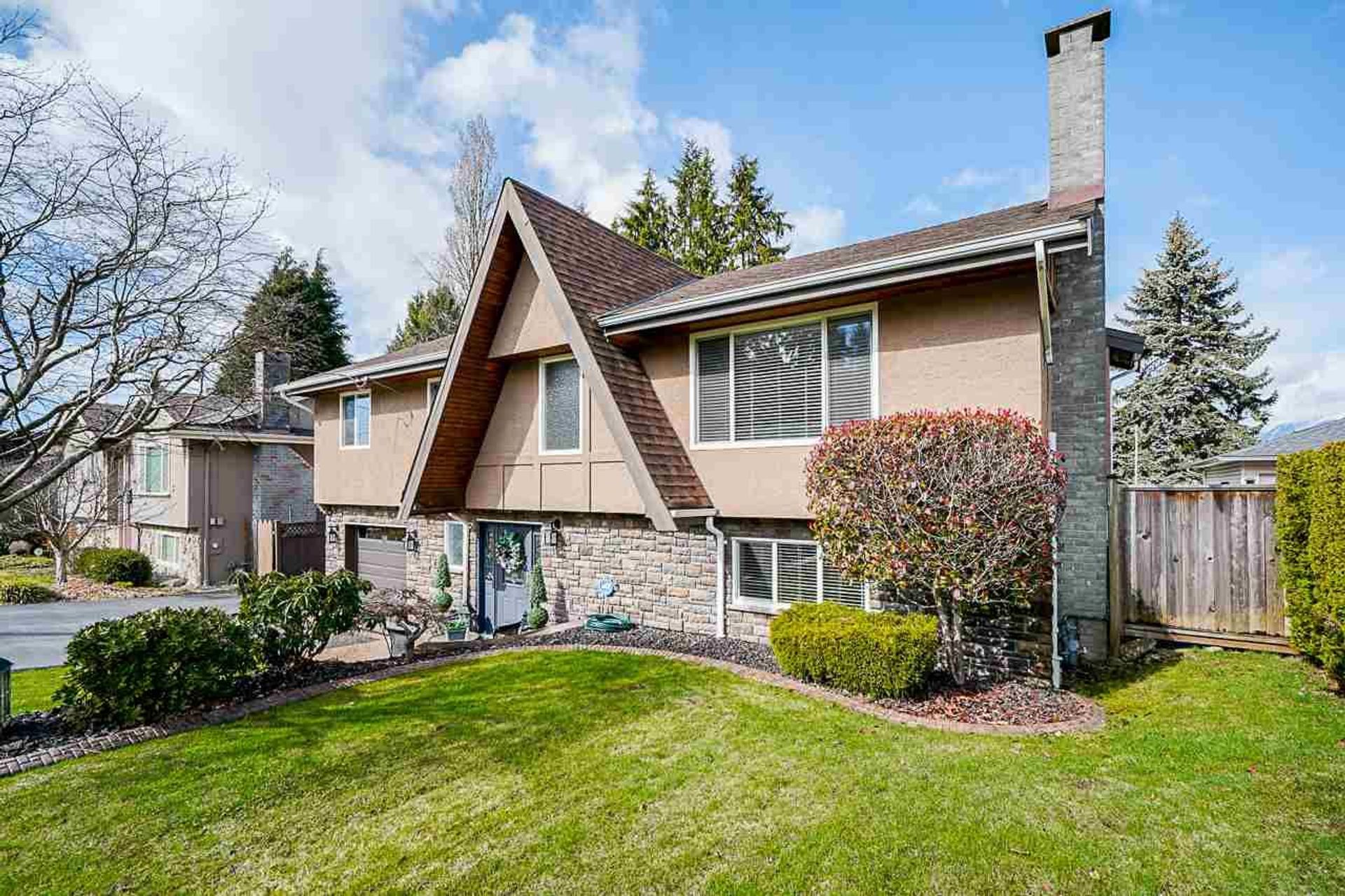 image of 909 Runnymede Avenue, Coquitlam West, Coquitlam image of 909 Runnymede Avenue, Coquitlam West, Coquitlam