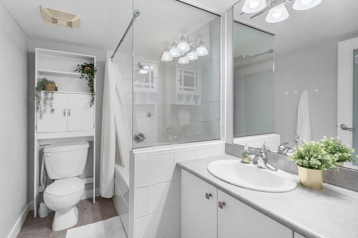 2525-blenheim-street-kitsilano-vancouver-west-14 of 307 - 2525 Blenheim Street, Kitsilano, Vancouver West