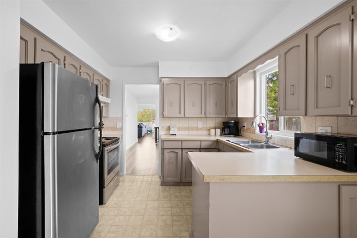 687-rosser-avenue-willingdon-heights-burnaby-north-04 of 687 Rosser Avenue, Willingdon Heights, Burnaby North