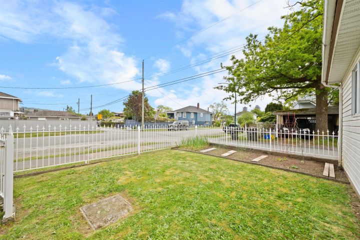 687-rosser-avenue-willingdon-heights-burnaby-north-40 of 687 Rosser Avenue, Willingdon Heights, Burnaby North