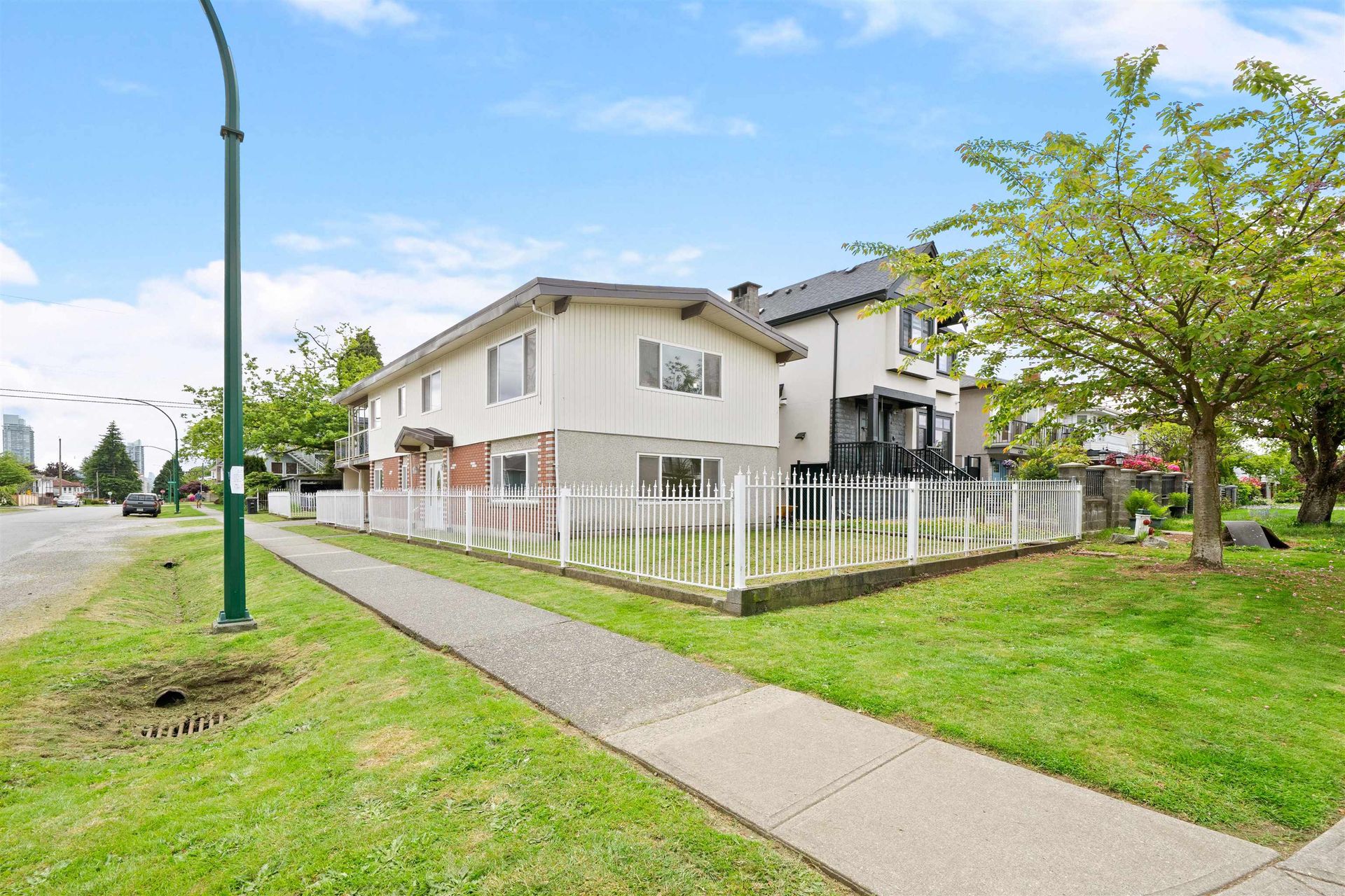 687-rosser-avenue-willingdon-heights-burnaby-north-02 of 687 Rosser Avenue, Willingdon Heights, Burnaby North