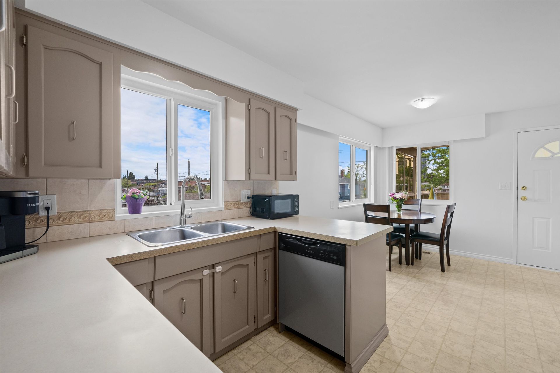 687-rosser-avenue-willingdon-heights-burnaby-north-03 of 687 Rosser Avenue, Willingdon Heights, Burnaby North