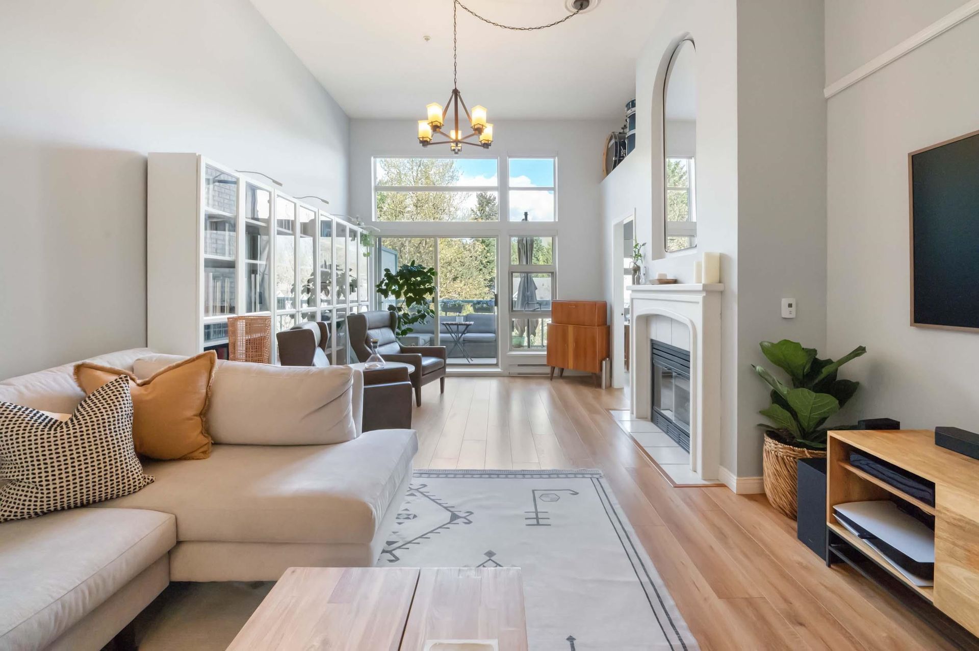 606 - 301 Maude Road, North Shore Pt Moody, Port Moody 