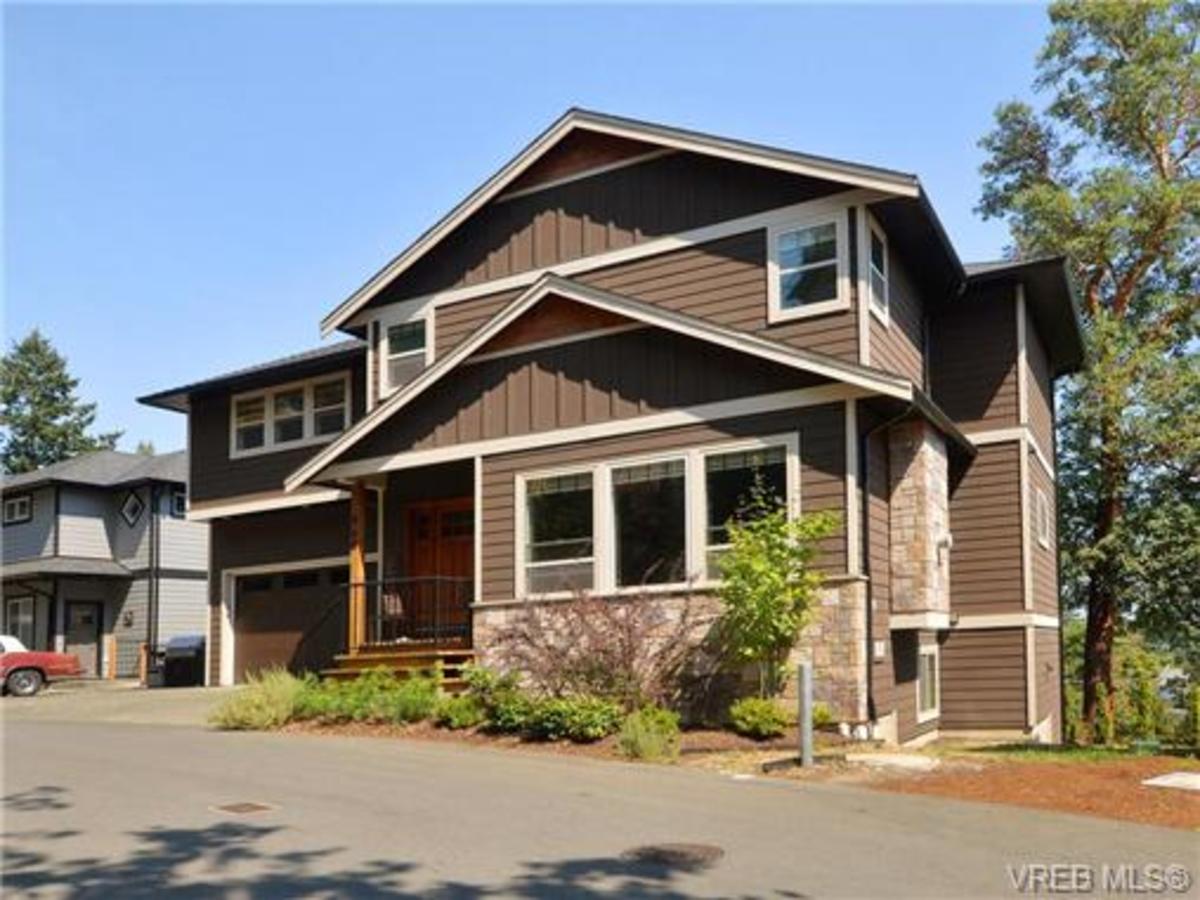 946  Ave, Florence Lake, Langford  by Julia Abraham Real Estate 946  Ave, Florence Lake, Langford