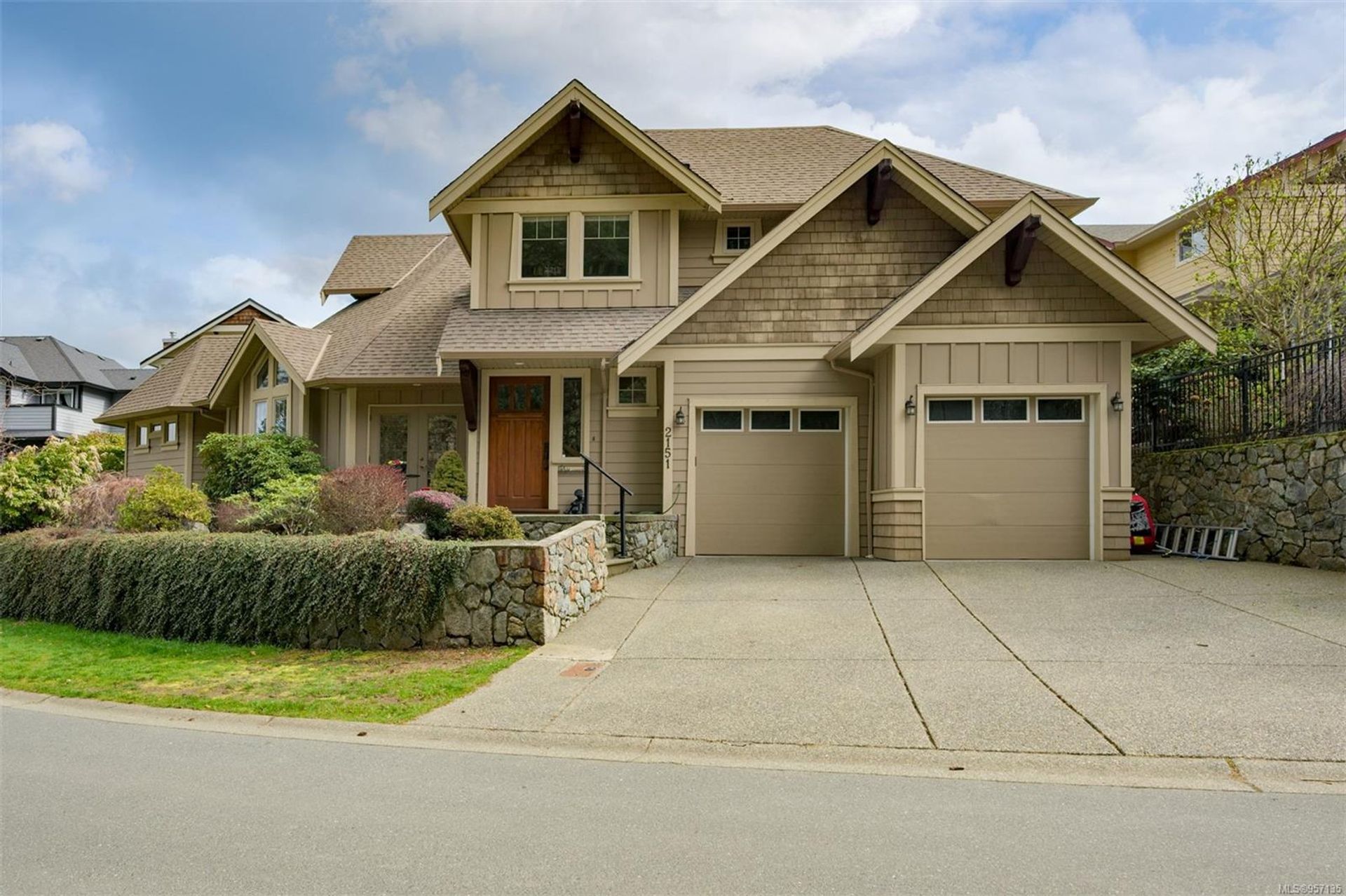2151 Harrow Gate, Bear Mountain, Langford by Julia Abraham Real Estate 2151 Harrow Gate, Bear Mountain, Langford