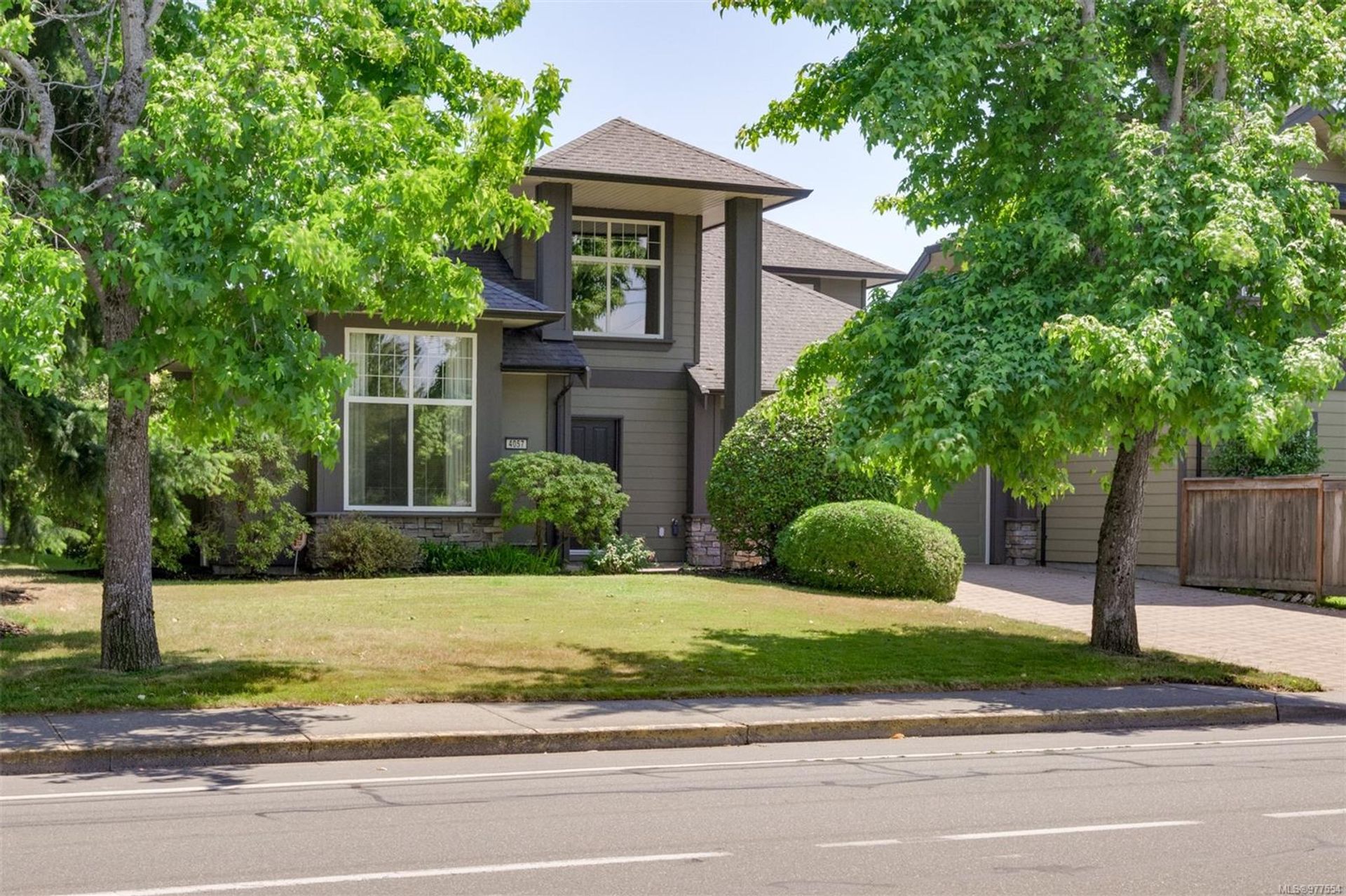 4057 Gordon Head Road, Gordon Head, Saanich East by Julia Abraham Real Estate 4057 Gordon Head Road, Gordon Head, Saanich East