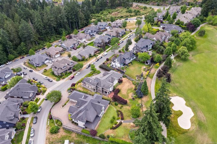 2024-troon-bear-mountain-langford-03 at 2024 Troon Court, Bear Mountain, Langford