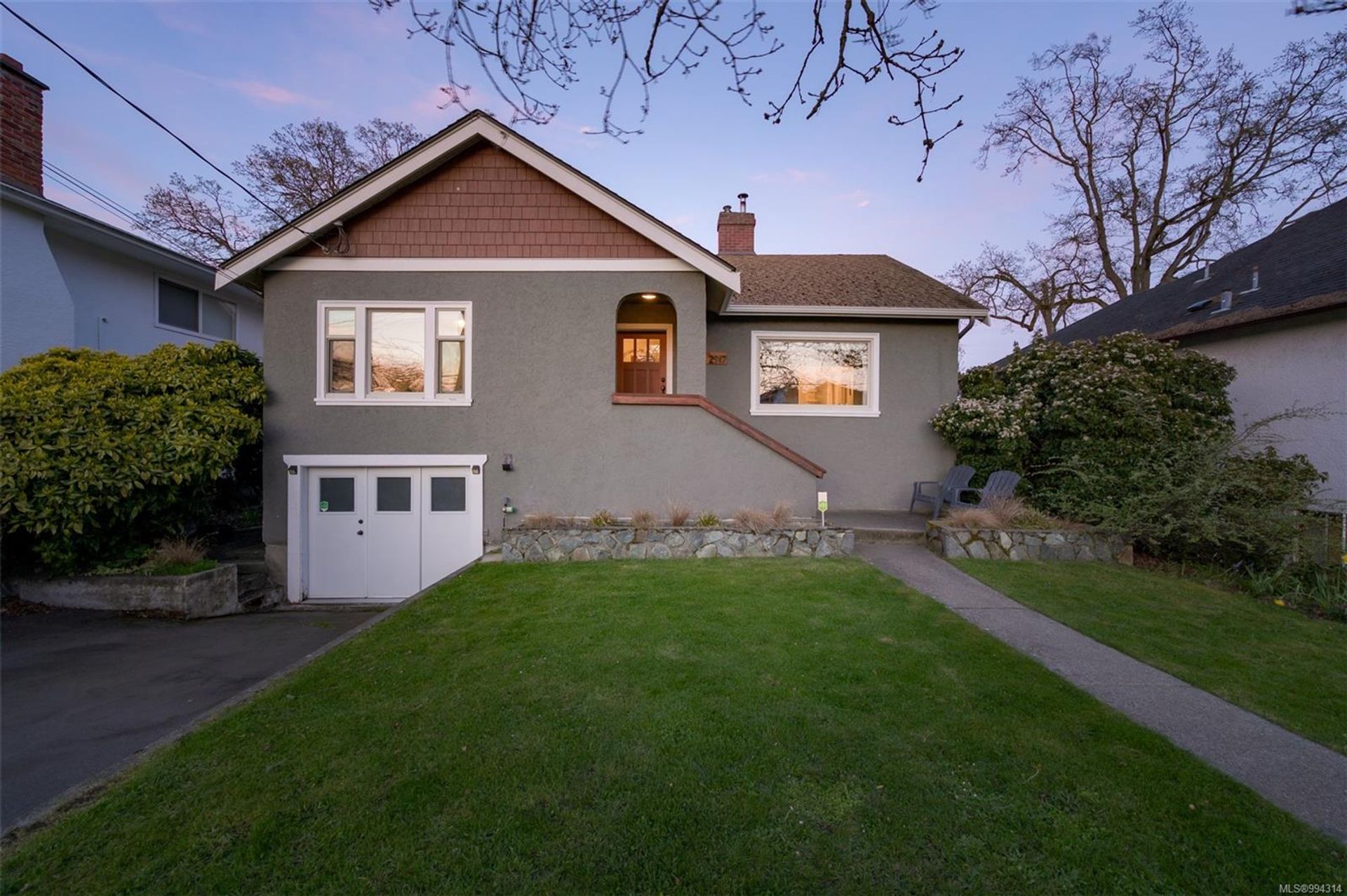 2917 Foul Bay Road, Henderson, Oak Bay by Julia Abraham Real Estate 2917 Foul Bay Road, Henderson, Oak Bay